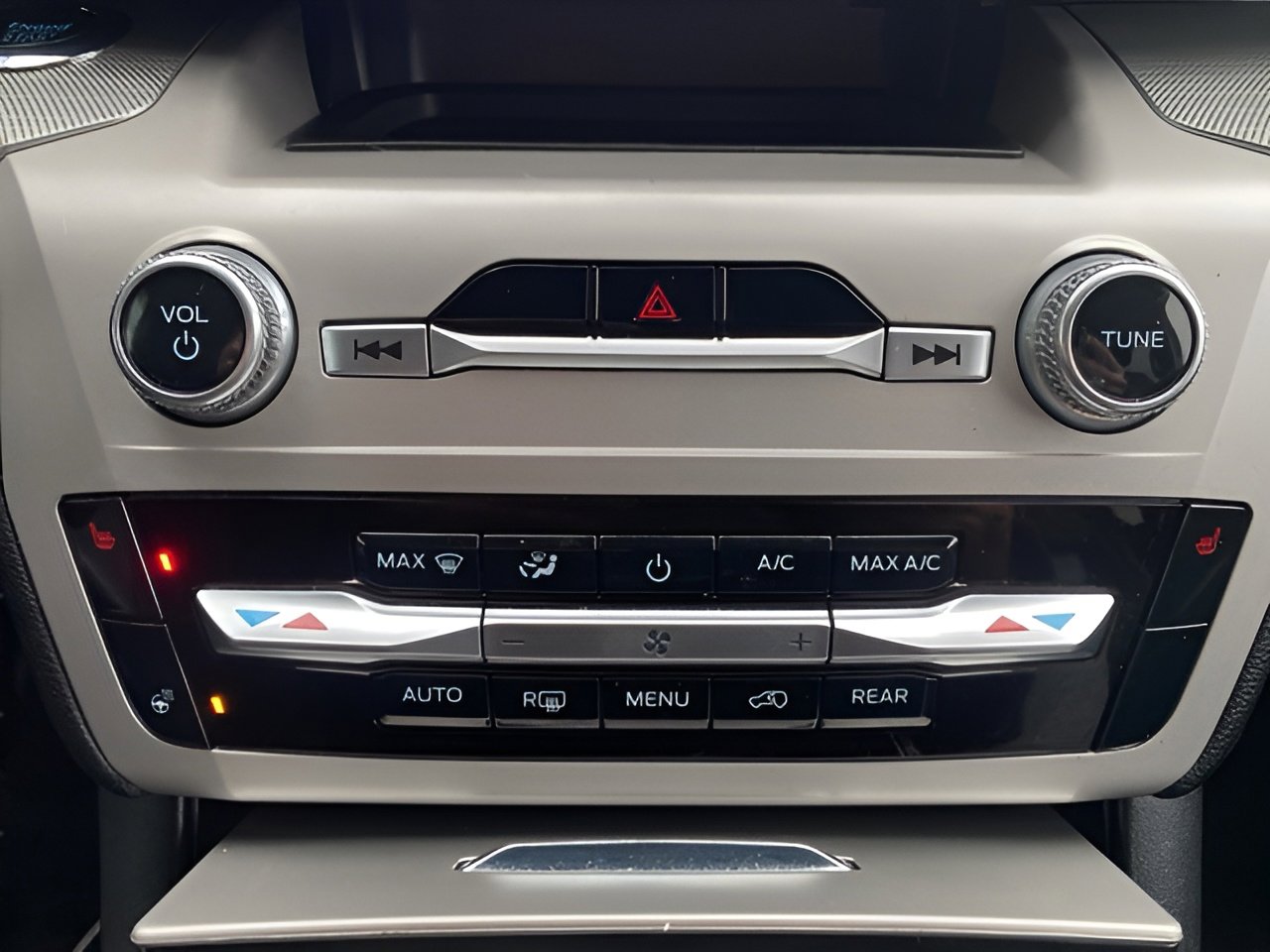 Used 2023 Ford Explorer XLT w/ Equipment Group 202A image 50