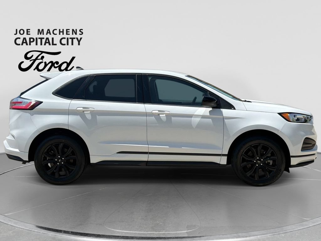 Used 2024 Ford Edge SE w/ Black Appearance Package AWD/4WD image 3