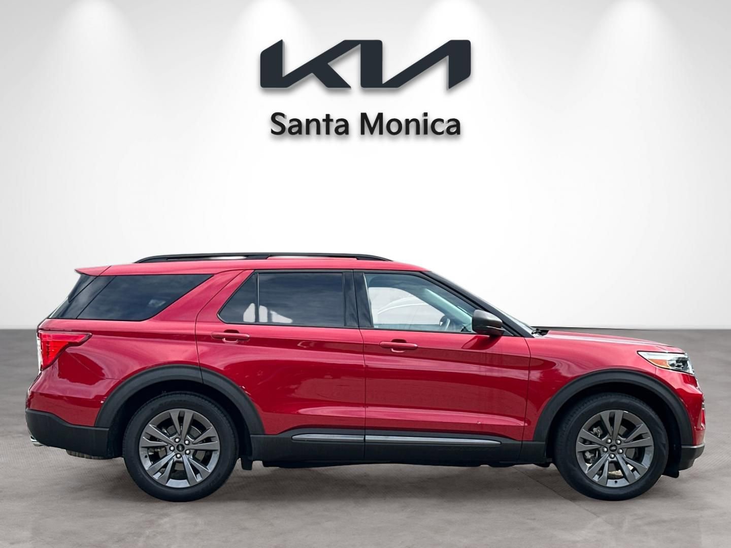 Used 2021 Ford Explorer XLT w/ Equipment Group 202A image 7