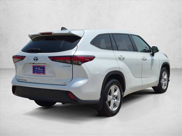Used 2023 Toyota Highlander LE AWD/4WD image 5