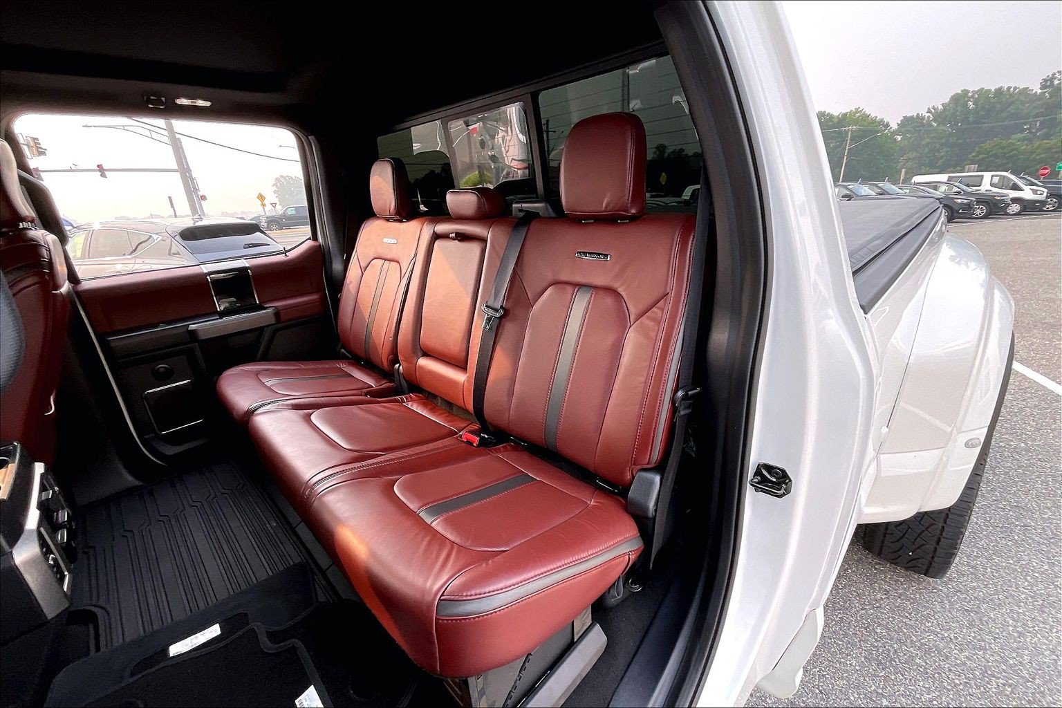 Used 2022 Ford F450 Platinum w/ FX4 Off-Road Package AWD/4WD image 25