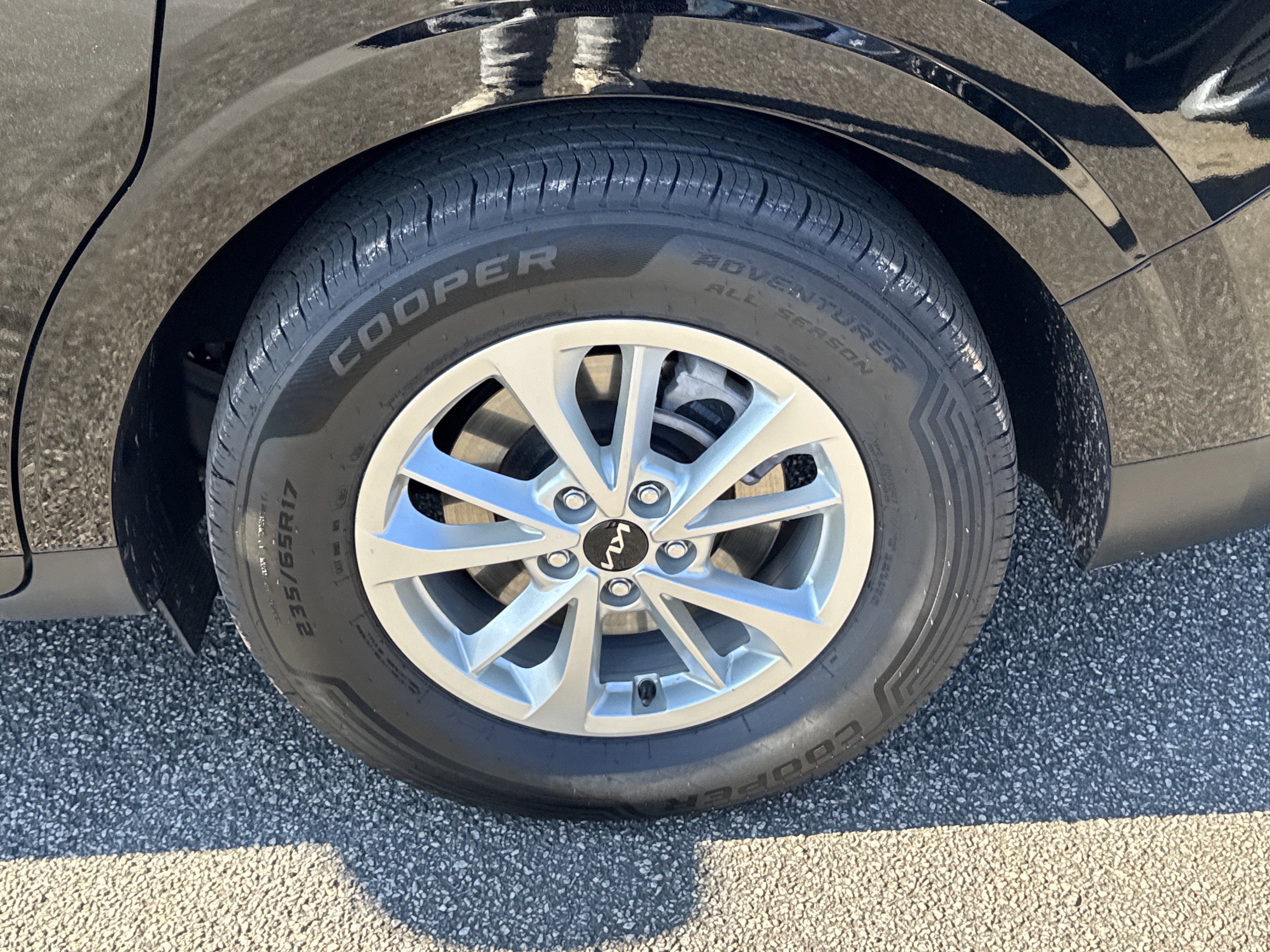 Used 2023 Kia Carnival LX image 18