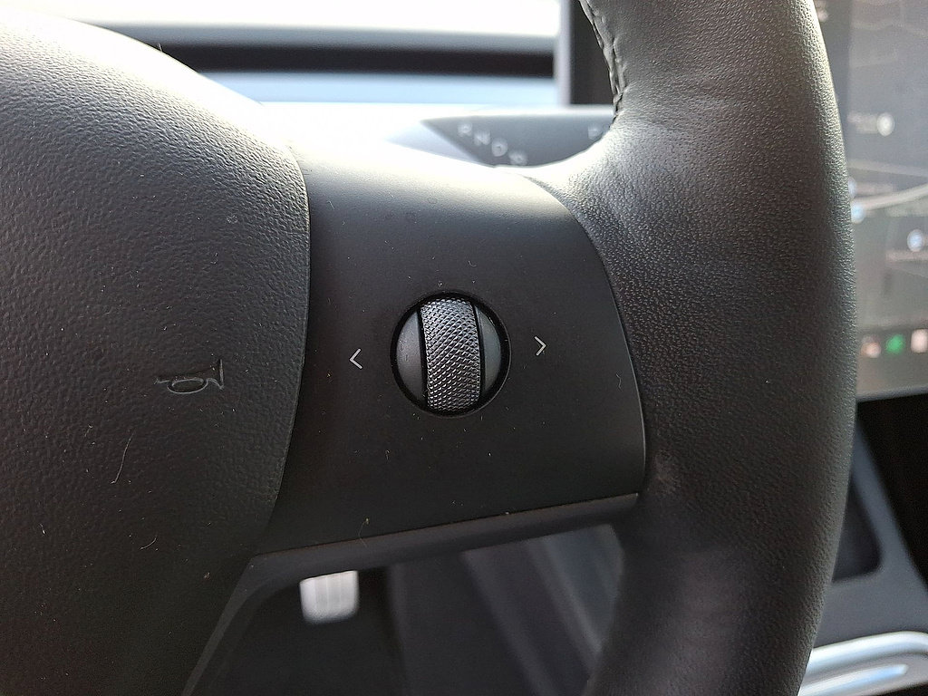 Used 2022 Tesla Model Y Performance AWD/4WD image 24