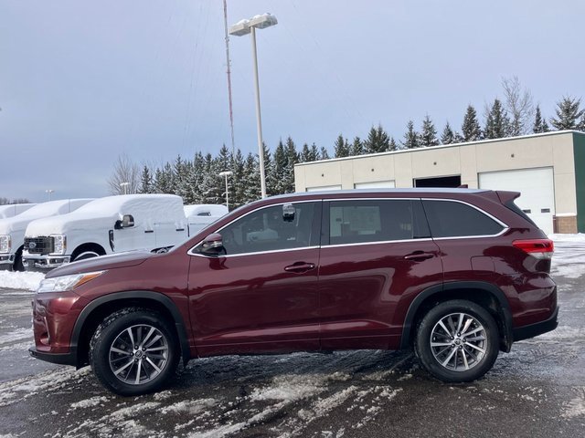 Used 2017 Toyota Highlander XLE image 24