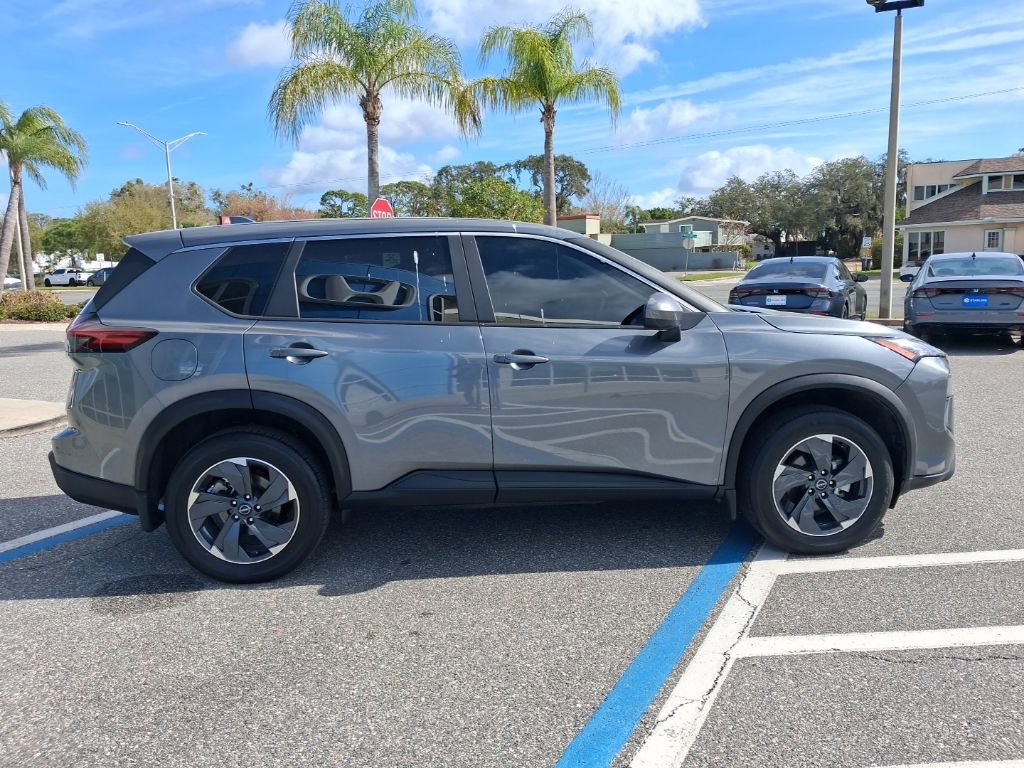 Used 2026 Nissan Rogue SV image 4