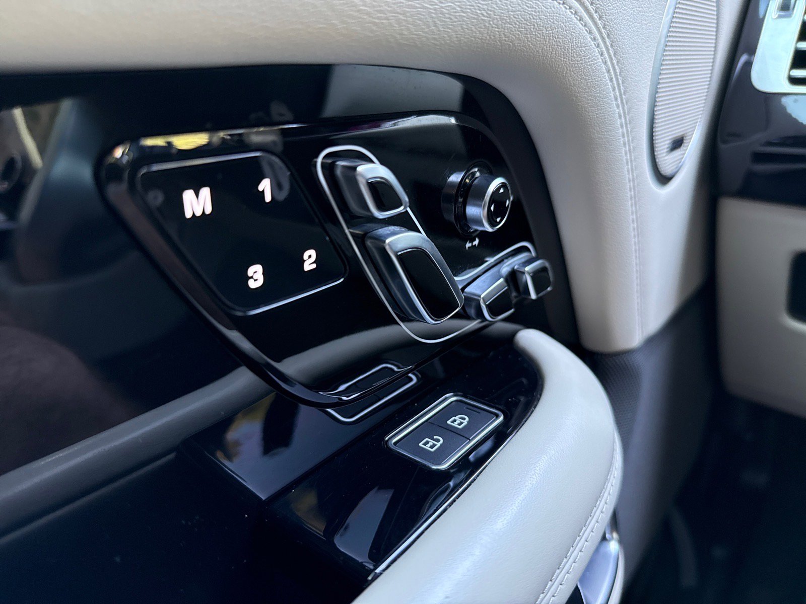 Used 2022 Land Rover Range Rover Westminster Edition image 27