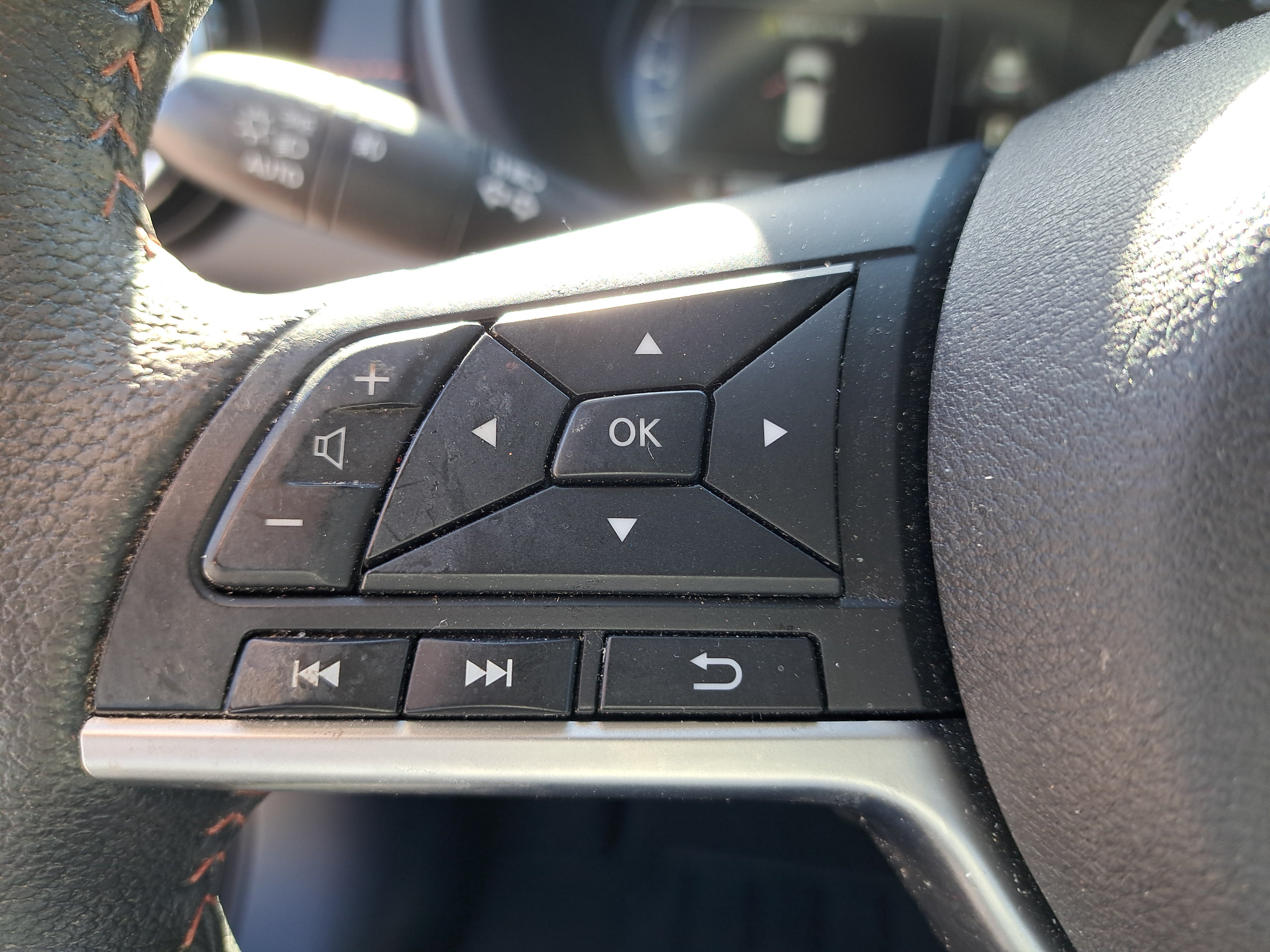 Certified 2024 Nissan Kicks SR w/ SR Premium Package FWD image 24
