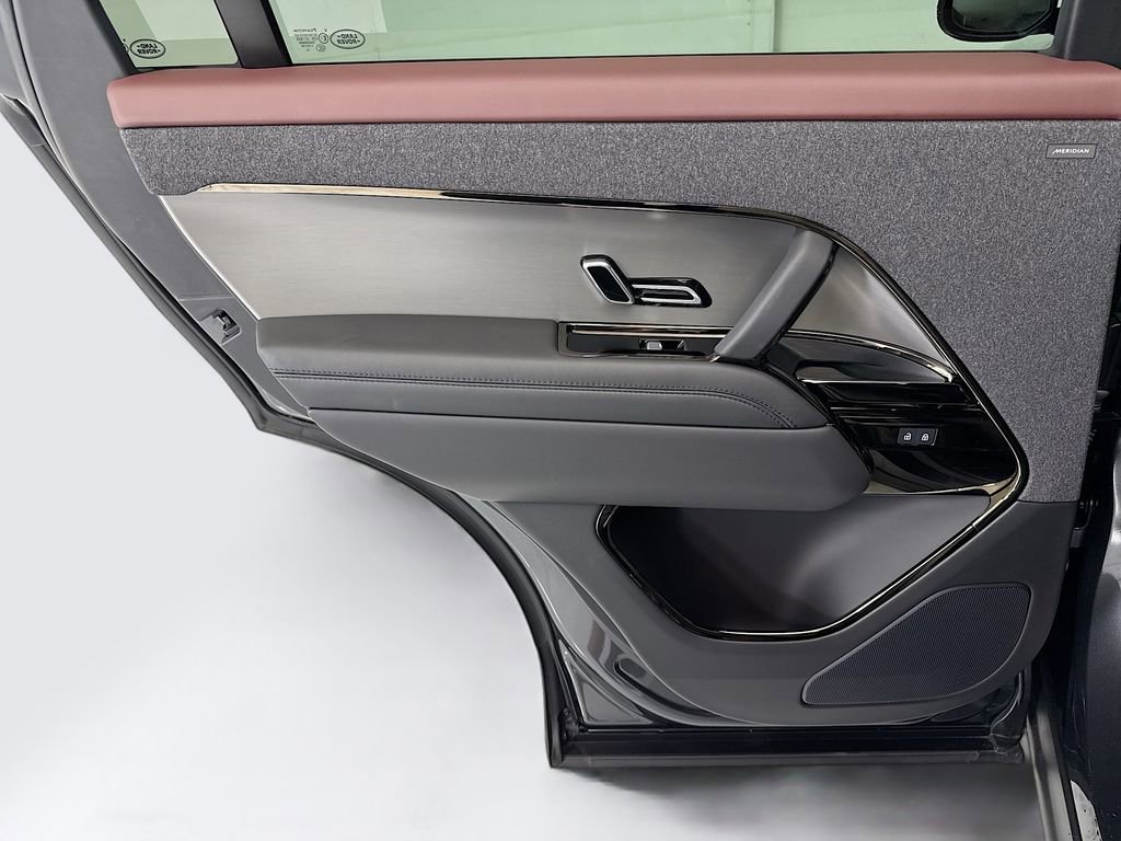 Used 2024 Land Rover Range Rover Sport Dynamic SE image 25