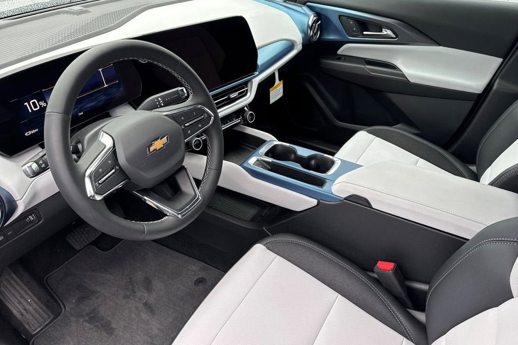 New 2026 Chevrolet Equinox EV LT w/ LPO, Blackout Package FWD image 10