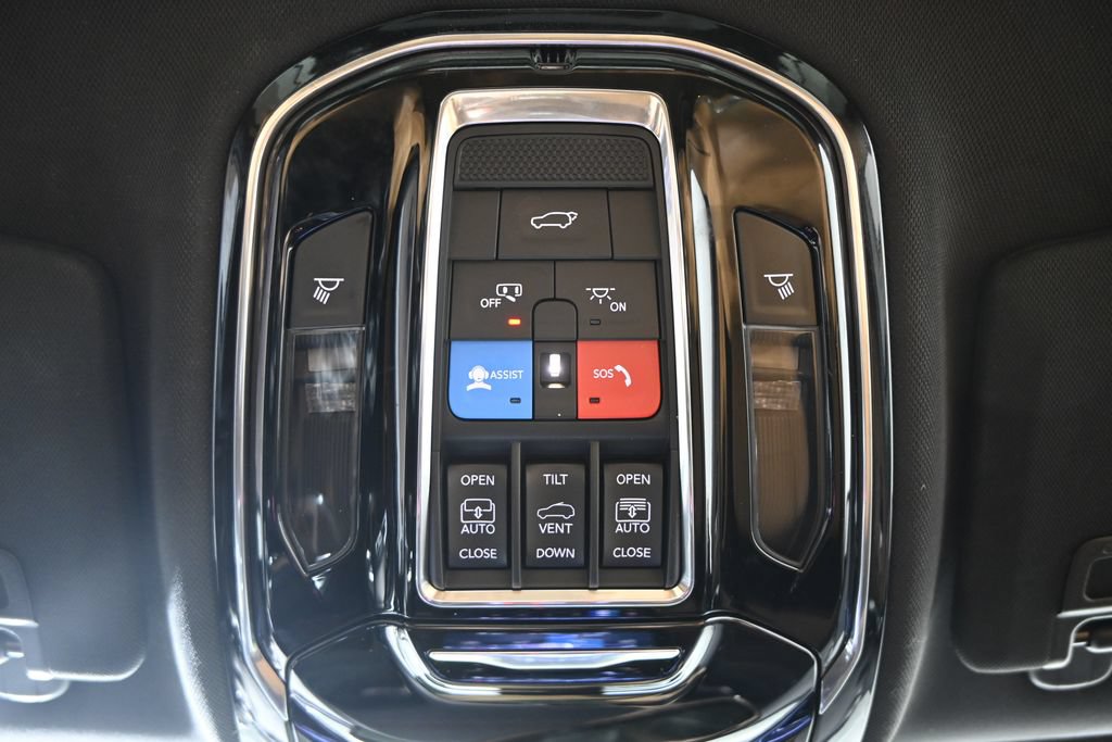 Used 2023 Jeep Grand Cherokee Summit w/ Advanced Protech Group IV AWD/4WD image 32