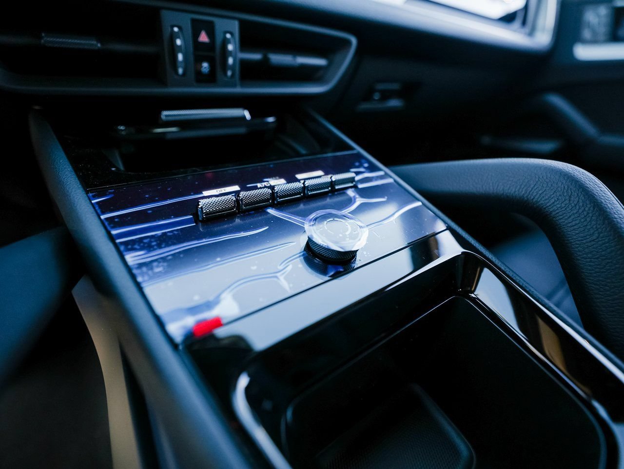 New 2026 Porsche Cayenne E-Hybrid Coupe AWD/4WD image 19