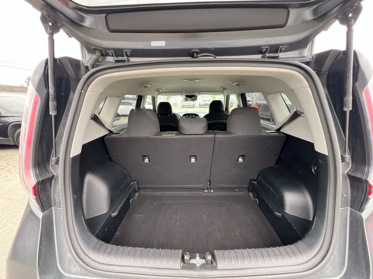 Used 2024 Kia Soul LX w/ Option Group 015 FWD image 24