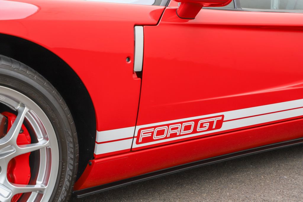Used 2006 Ford GT RWD image 85