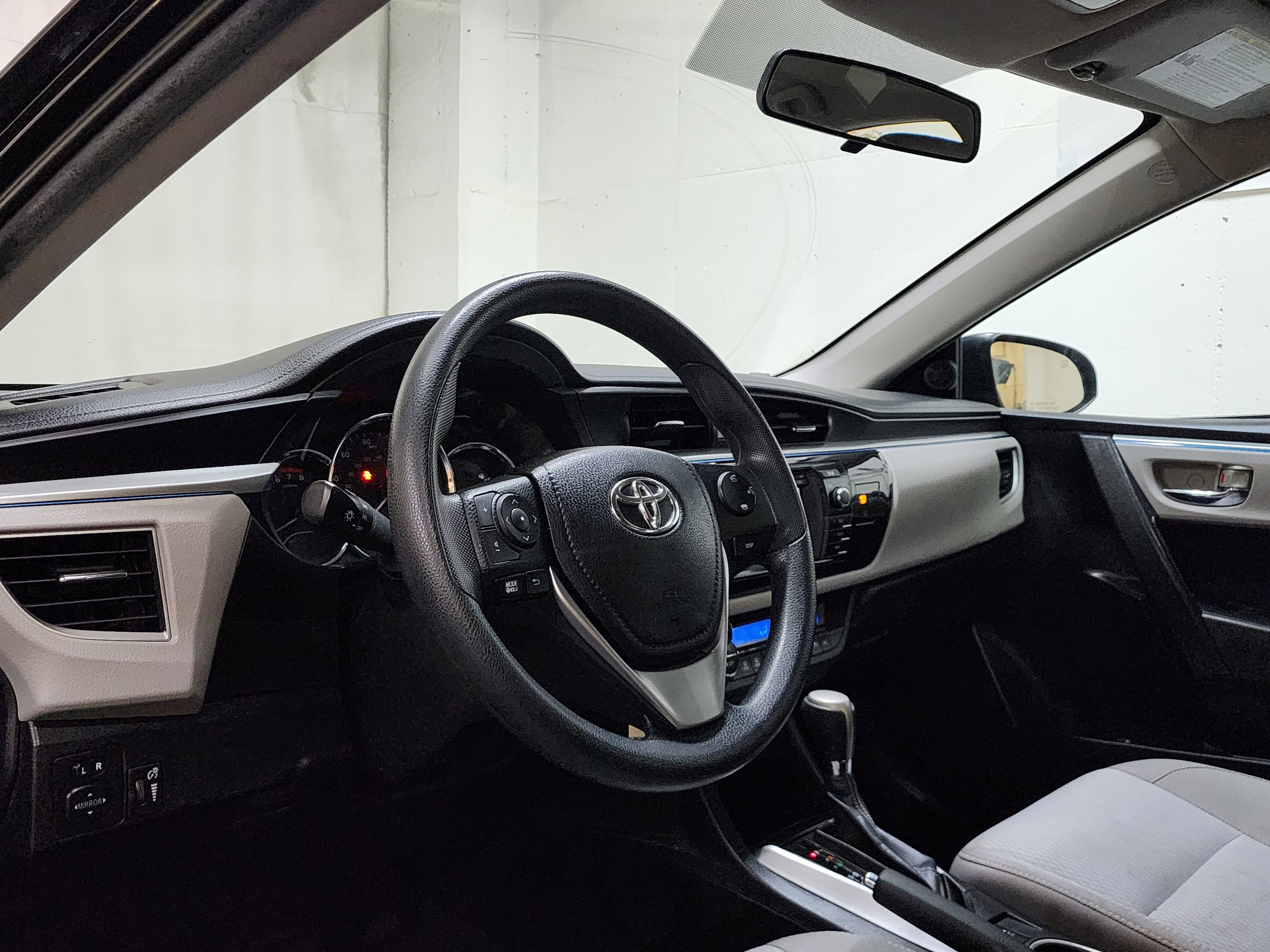 Used 2016 Toyota Corolla LE image 12