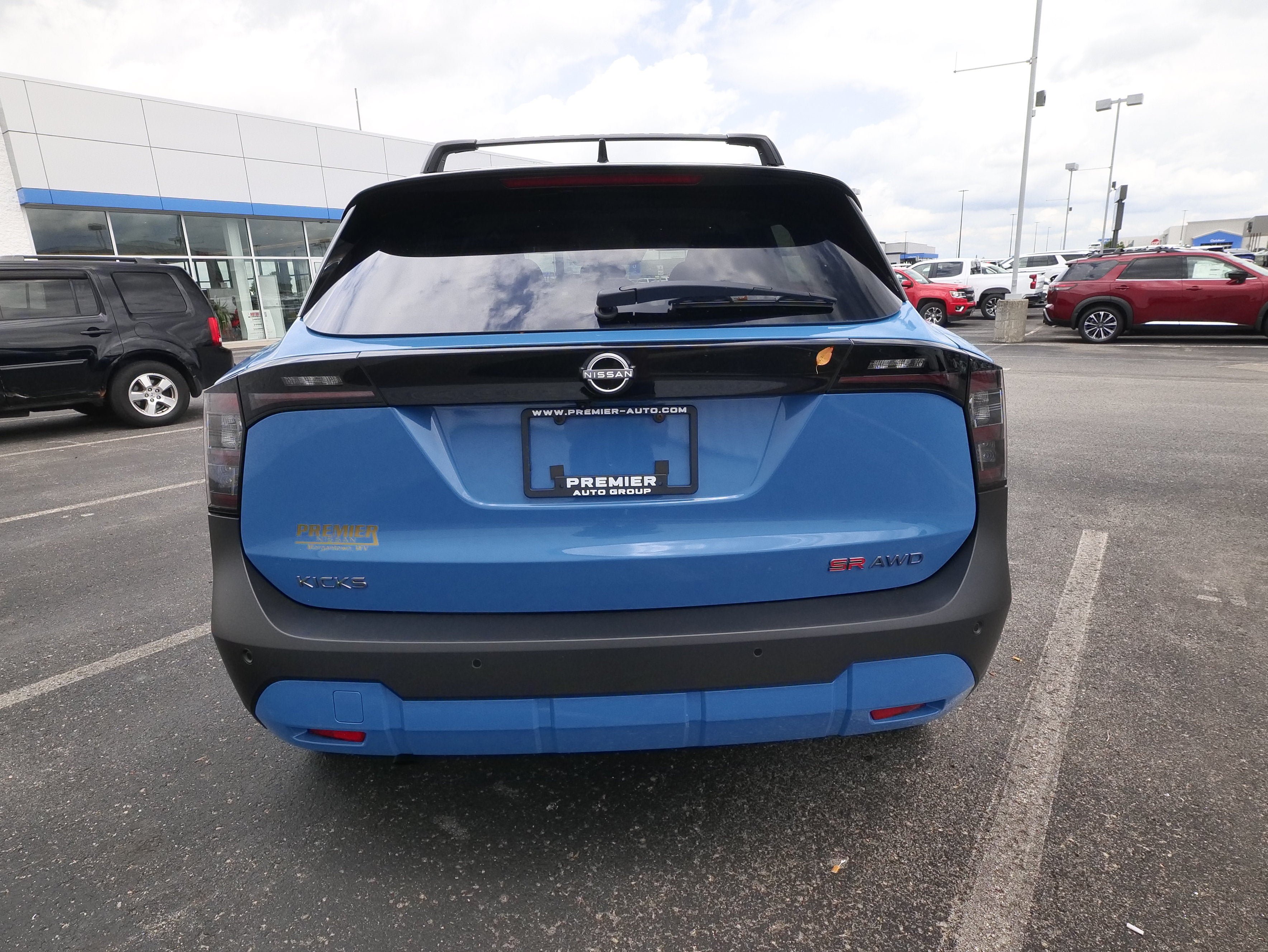 New 2026 Nissan Kicks SR w/ Cold Weather Package AWD/4WD image 7
