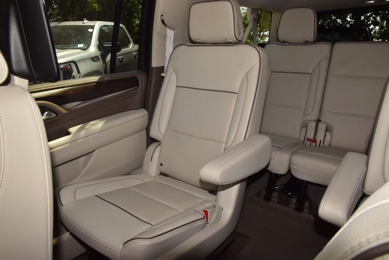 Used 2024 GMC Yukon XL Denali w/ Advanced Technology Package AWD/4WD image 21