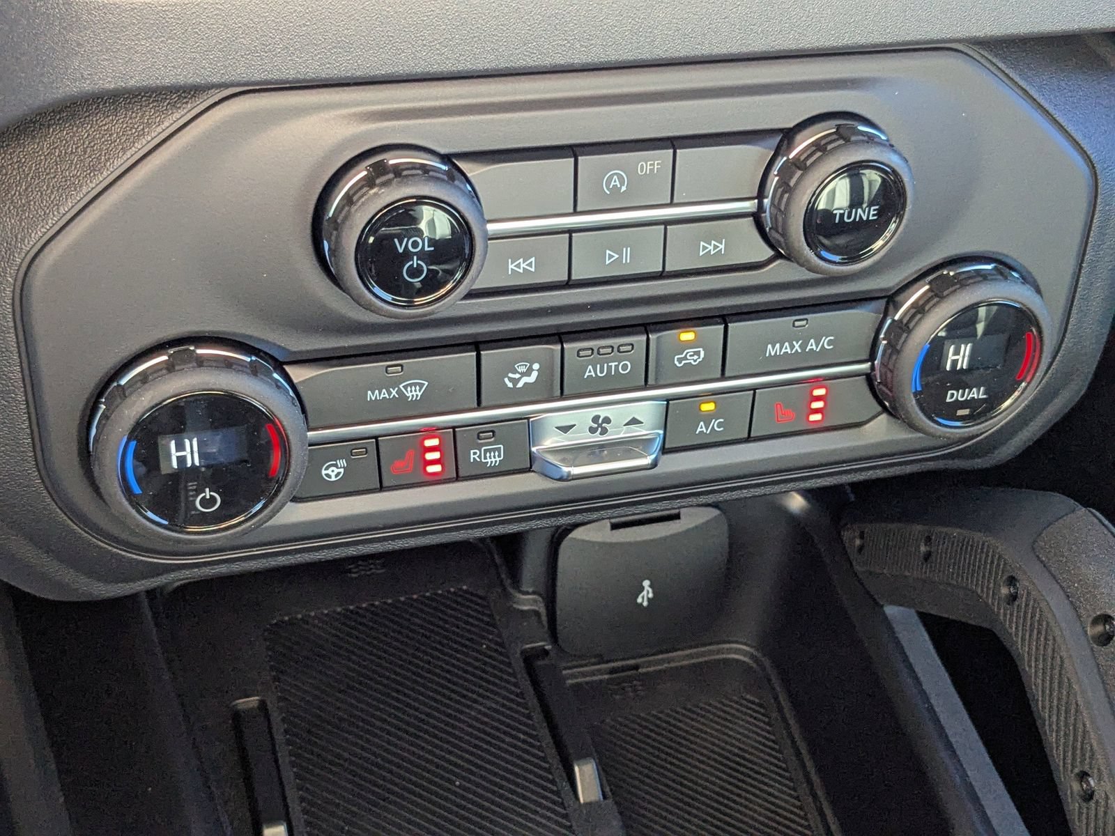 New 2025 Ford Bronco Outer Banks w/ Sasquatch Package AWD/4WD image 23