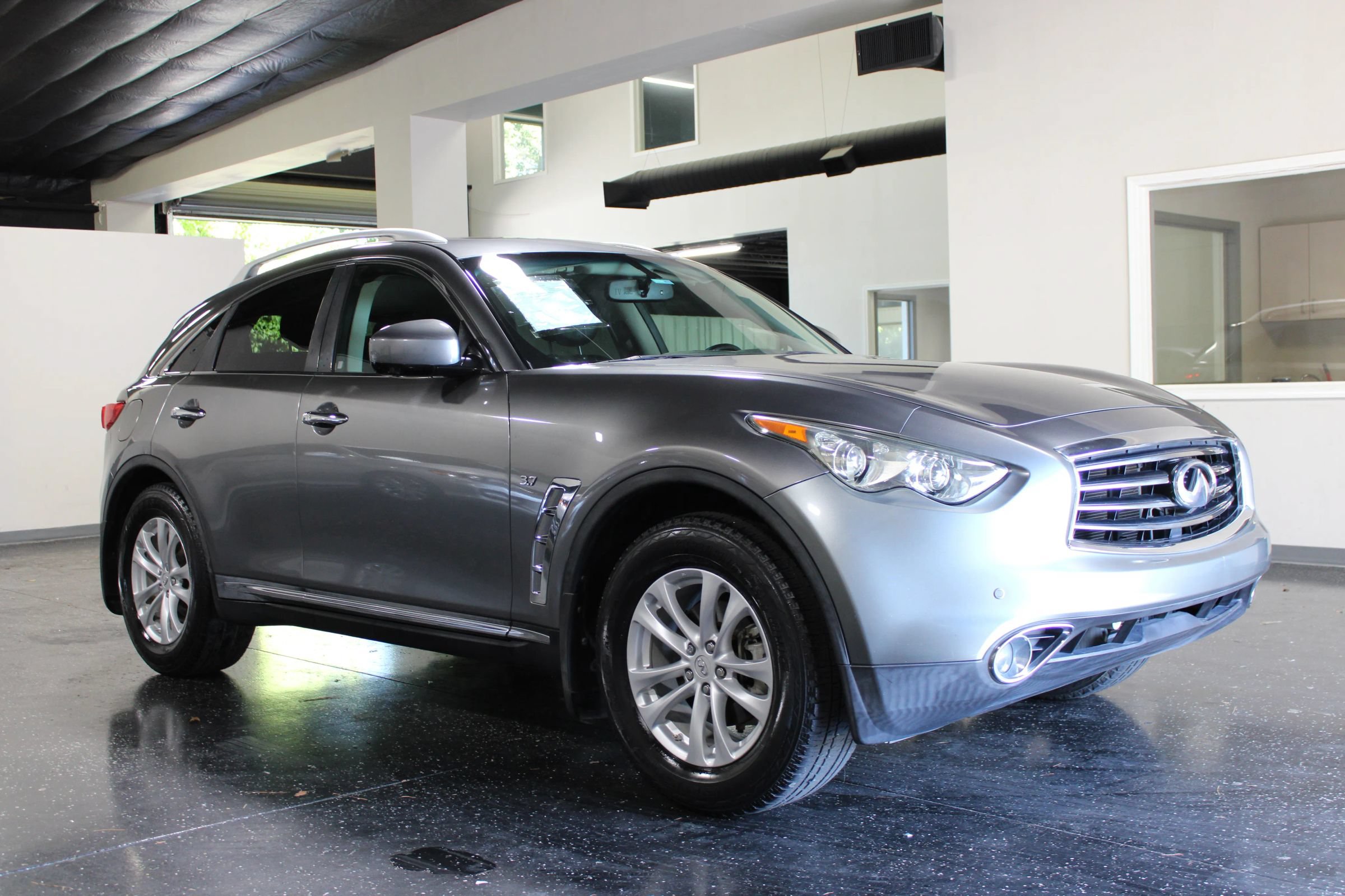 Used 2014 INFINITI QX70 2WD w/ Premium Package image 1