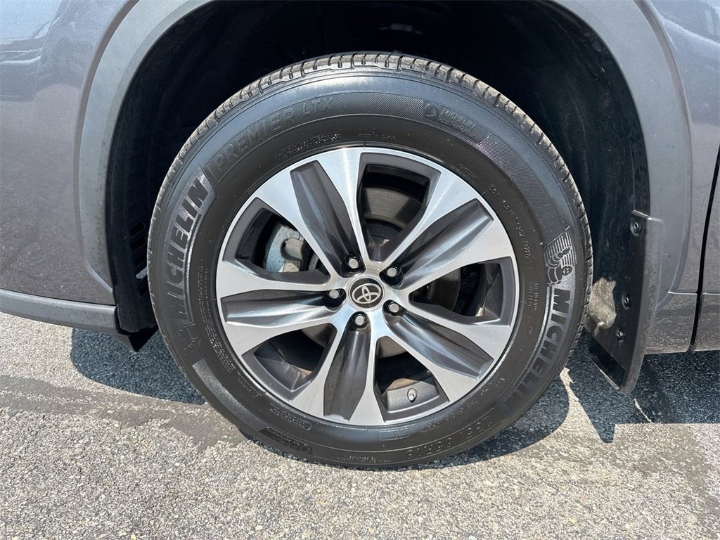 Used 2022 Toyota Highlander XLE image 10