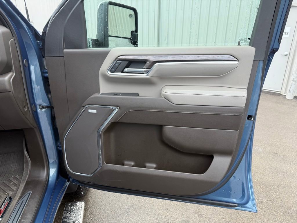 Used 2024 Chevrolet Silverado 2500 LTZ w/ LTZ Plus Package image 21