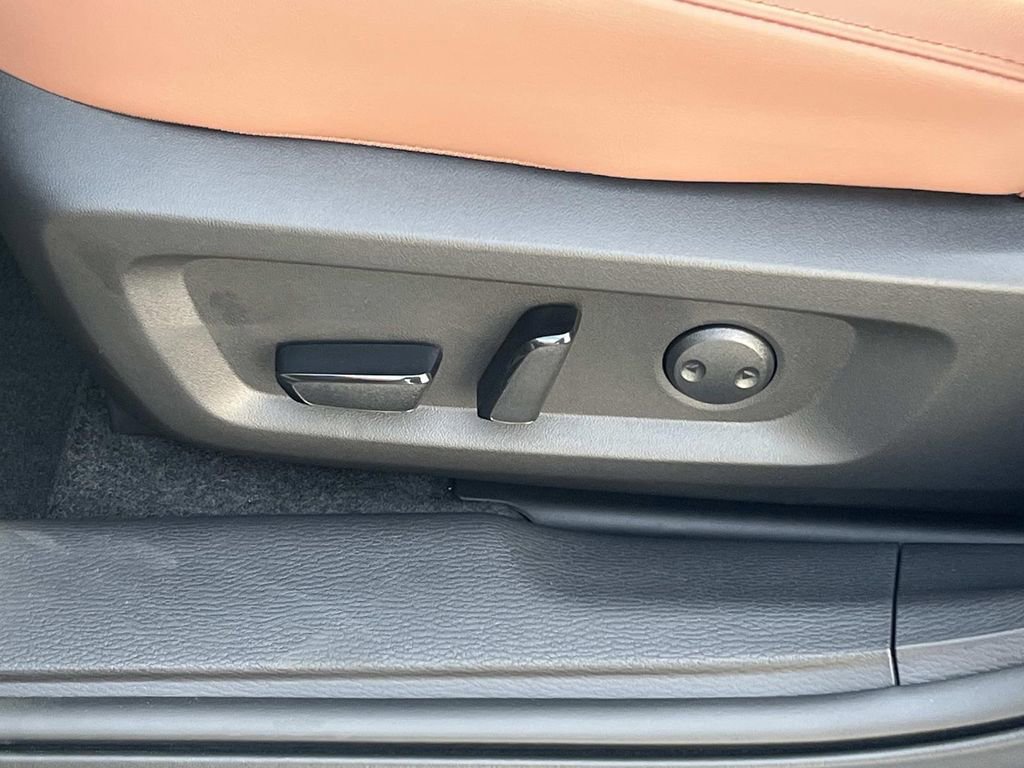 New 2026 Mitsubishi Outlander SEL image 11