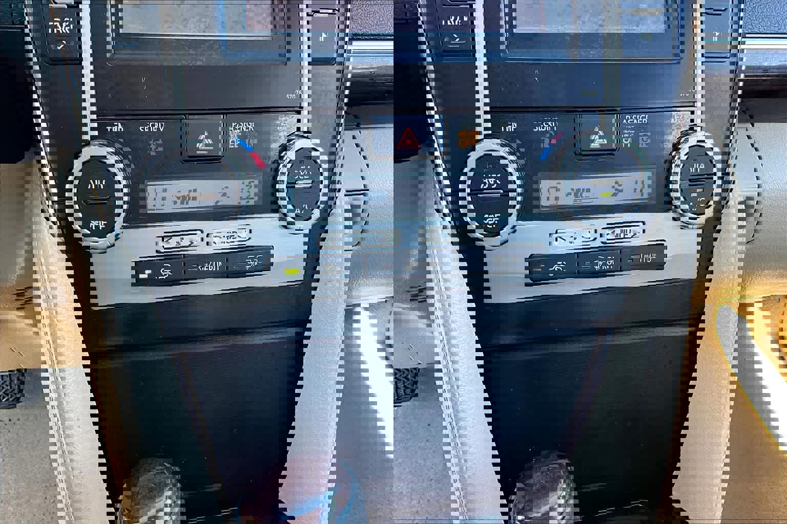 Used 2013 Toyota Camry L image 31