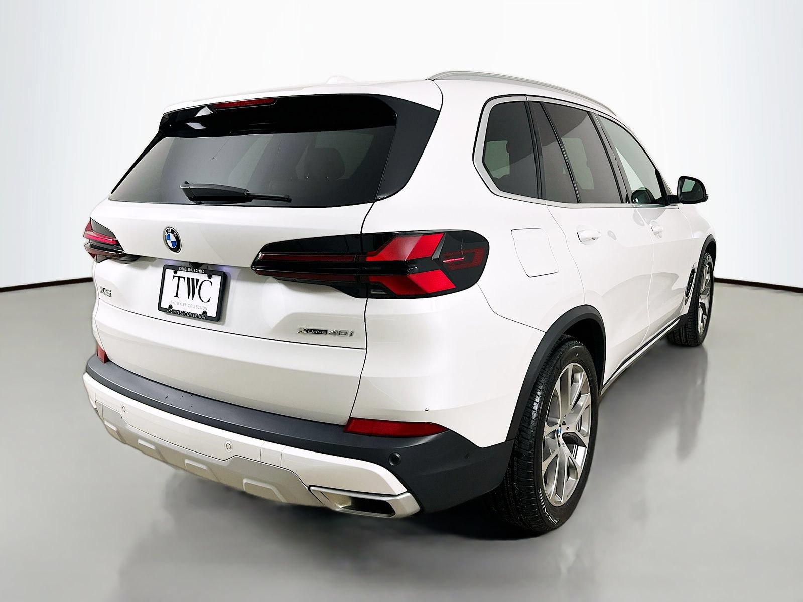 Used 2024 BMW X5 xDrive40i w/ Parking Assistance Package AWD/4WD image 5