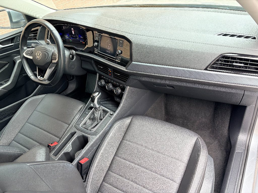 Used 2024 Volkswagen Jetta SE FWD image 21