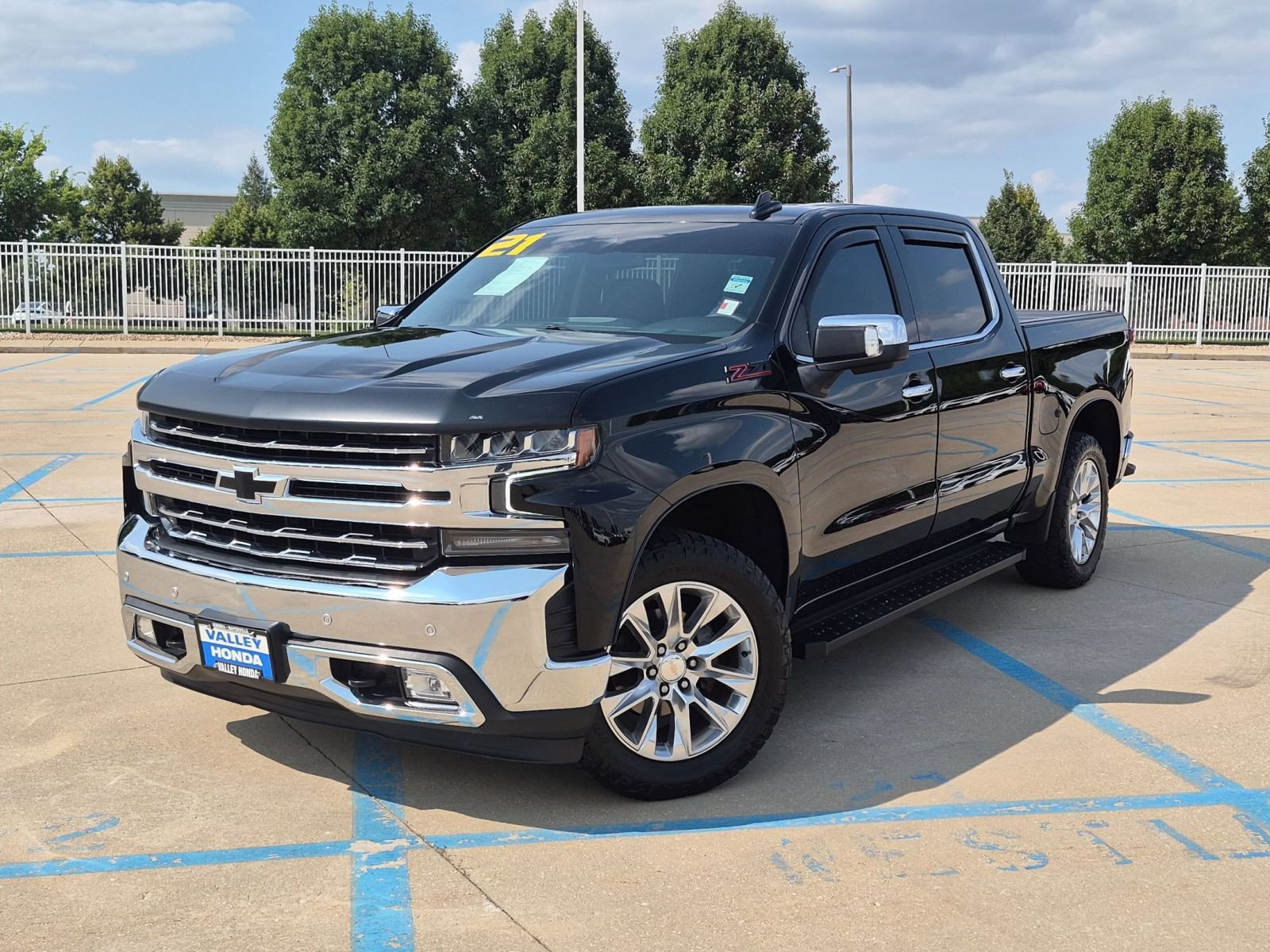 Used 2021 Chevrolet Silverado 1500 LTZ w/ LTZ Premium Package AWD/4WD image 2