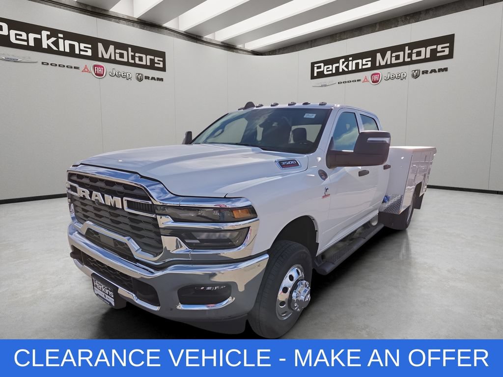 New 2026 RAM 3500 Tradesman w/ Chrome Appearance Group AWD/4WD 360° Tour