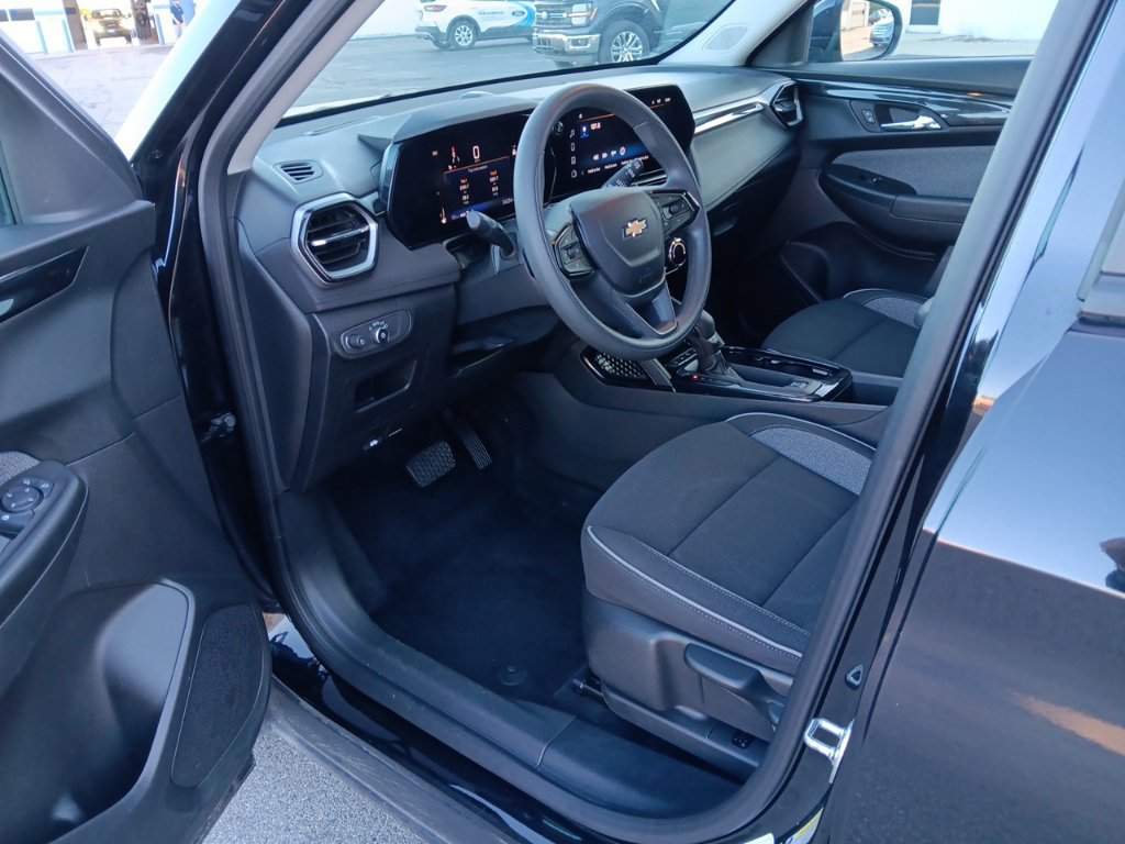 Used 2025 Chevrolet TrailBlazer LT AWD/4WD image 28