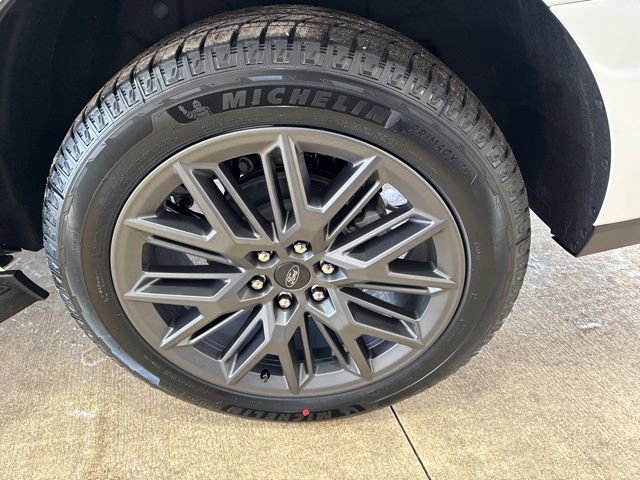 New 2026 Ford Expedition Platinum w/ Stealth Appearance Package image 43
