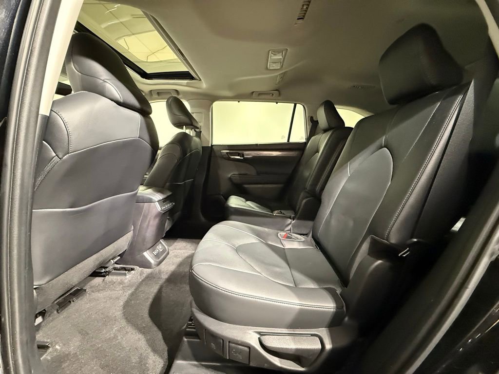 Used 2023 Toyota Highlander Limited AWD/4WD image 20