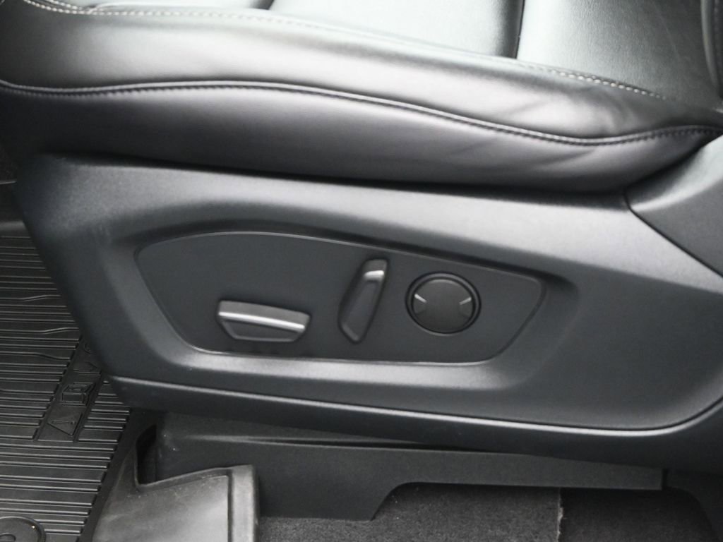 Certified 2022 Ford Explorer XLT w/ Equipment Group 202A image 10