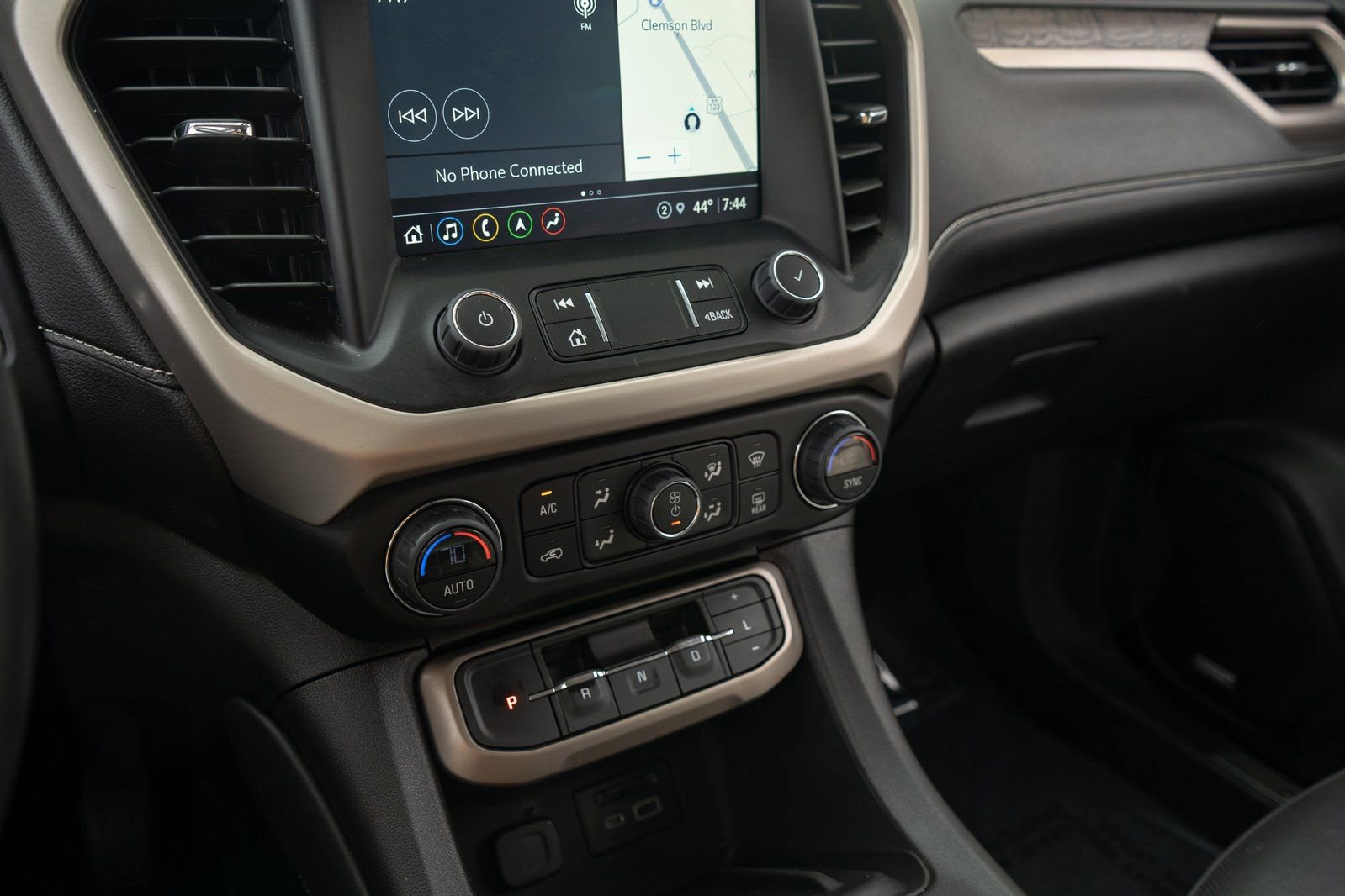 Used 2023 GMC Acadia Denali AWD/4WD image 26