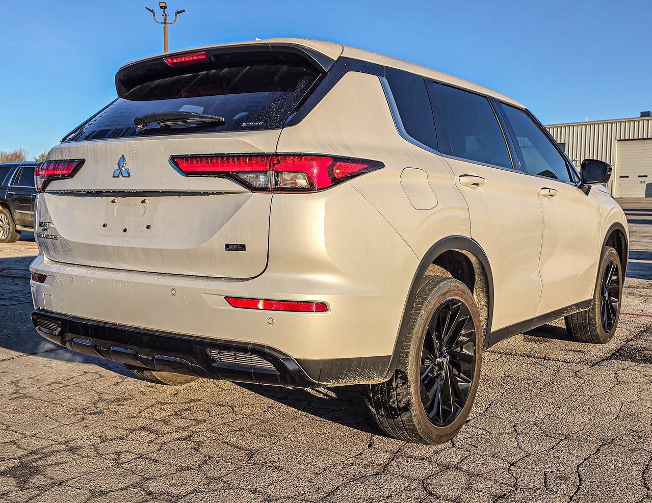 Used 2023 Mitsubishi Outlander SEL Black Edition image 6