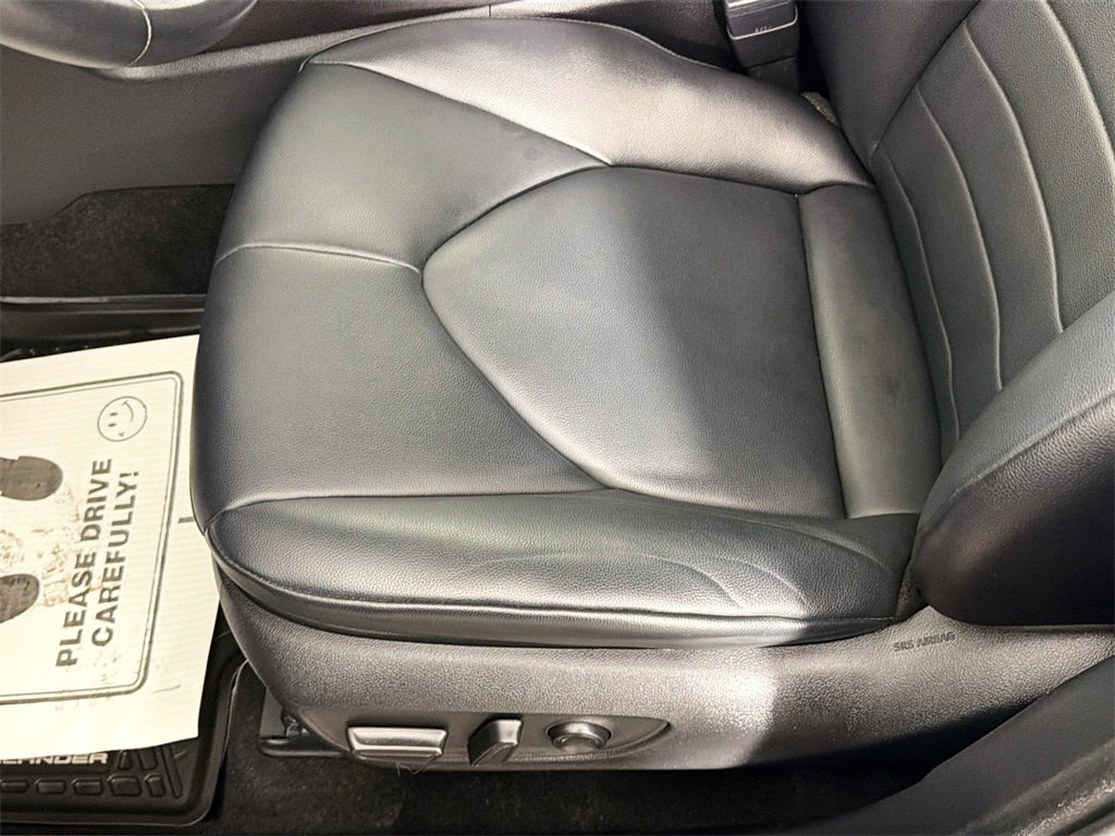 Used 2023 Toyota Highlander L image 17