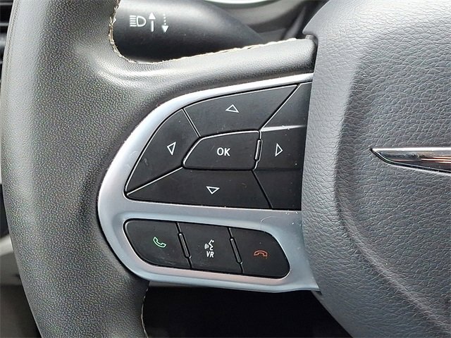 Used 2023 Chrysler Pacifica Touring-L image 21