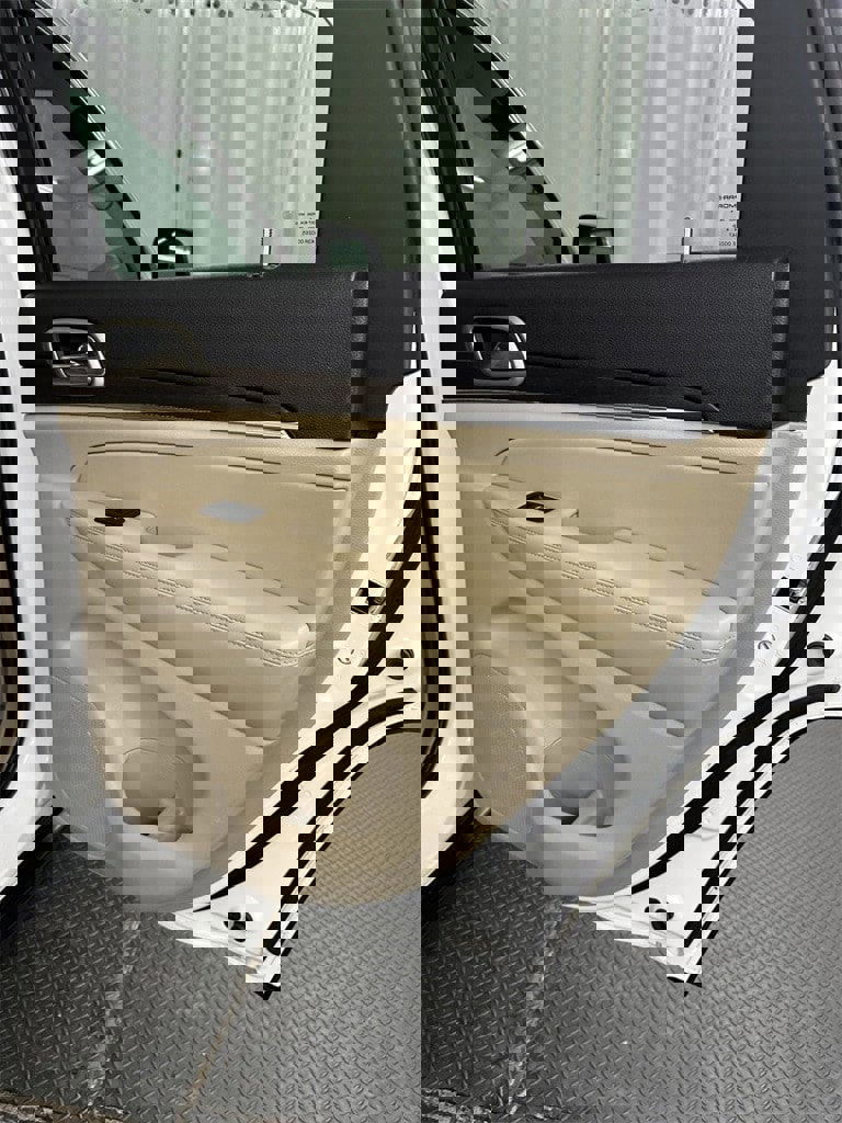 Used 2017 Jeep Grand Cherokee Limited w/ Luxury Group II image 35