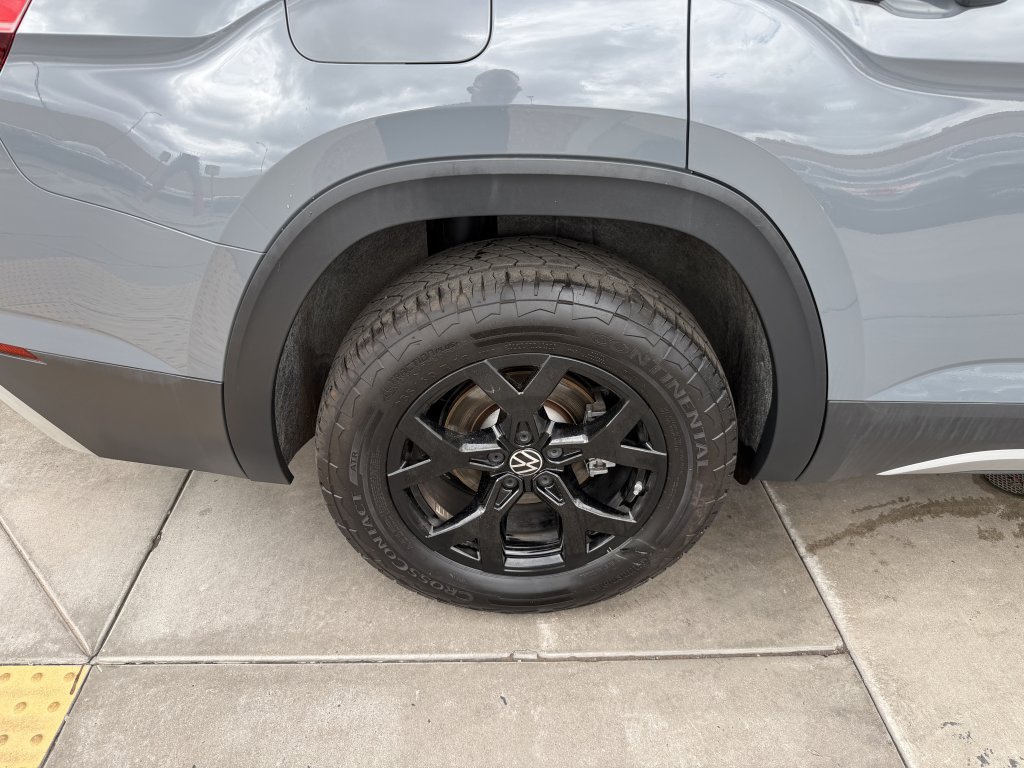 Used 2024 Volkswagen Atlas Peak Edition SE AWD/4WD image 15