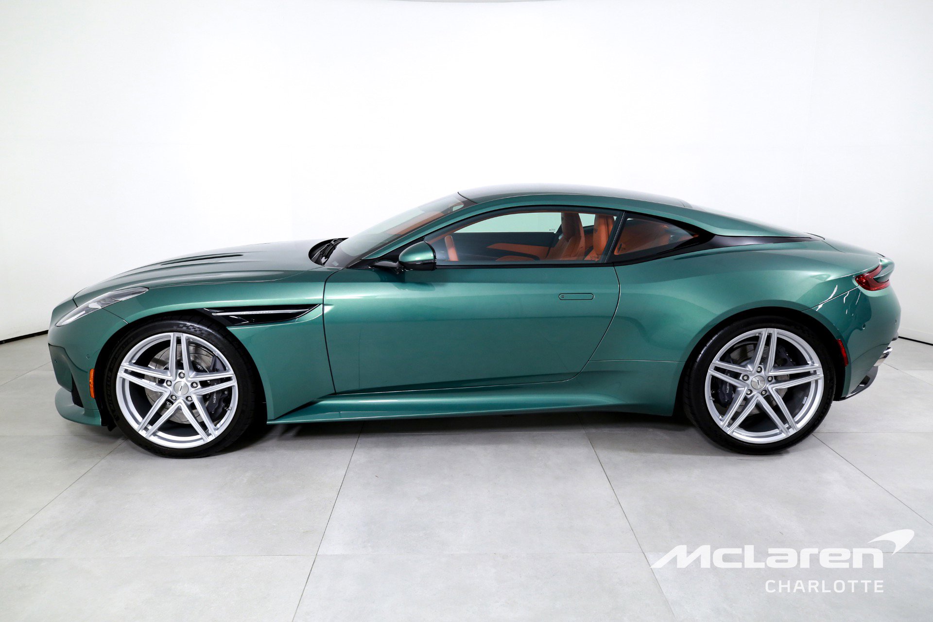 Used 2024 Aston Martin DB12 V8 image 5