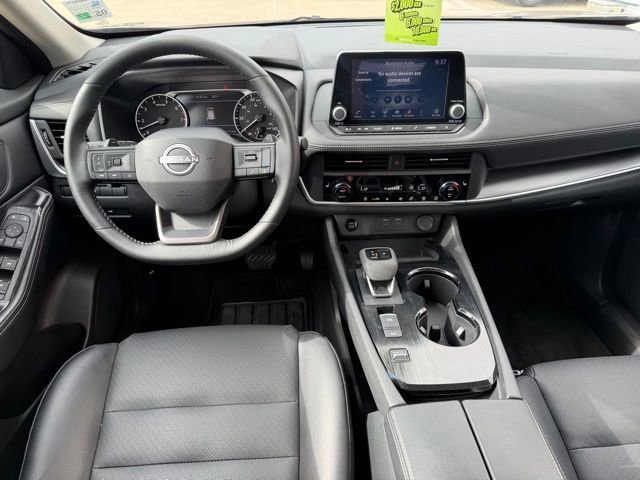 Used 2025 Nissan Rogue SV w/ SV Premium Package image 15