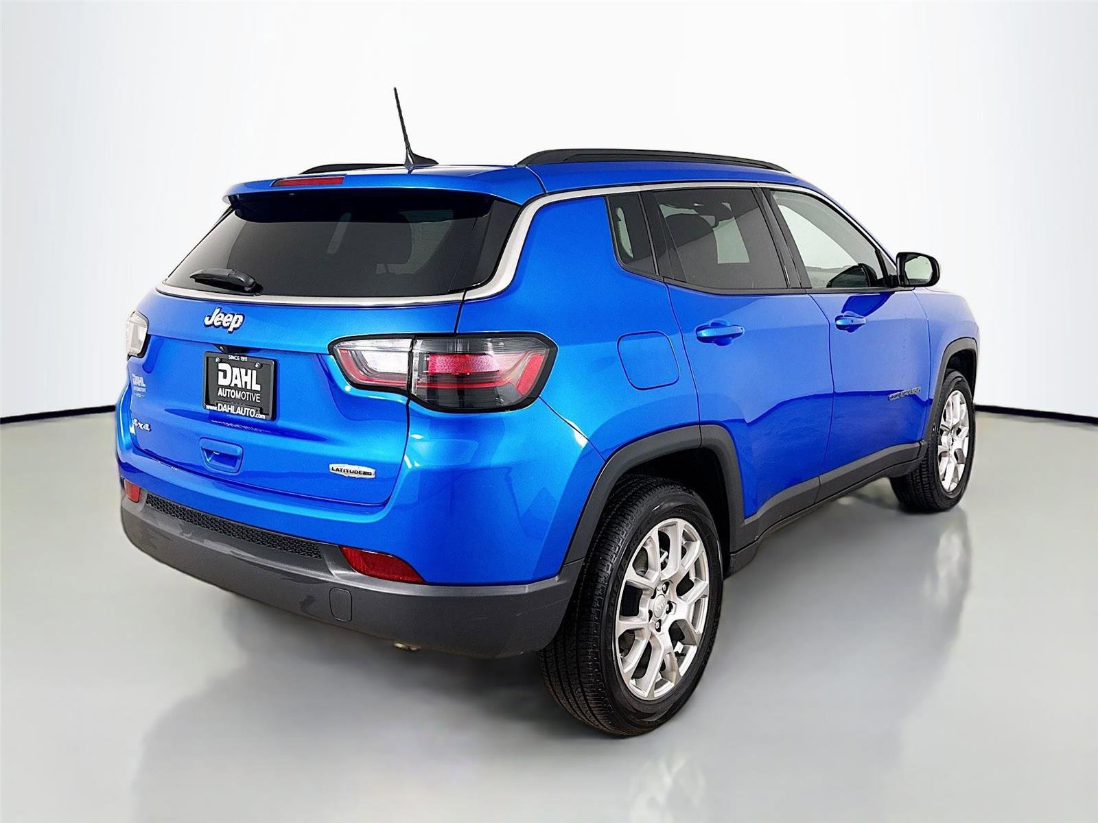 Used 2023 Jeep Compass Latitude w/ Sun and Sound Group image 13