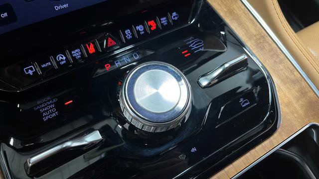 Used 2024 Jeep Grand Wagoneer Series III image 19