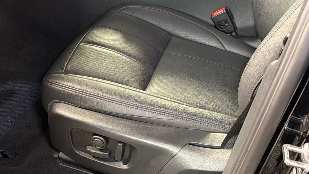 Used 2024 Land Rover Range Rover Evoque Dynamic SE image 26