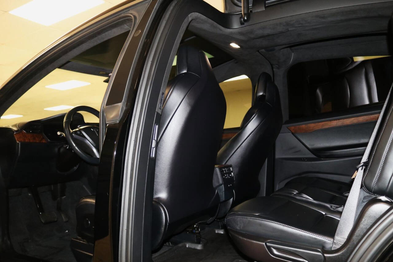 Used 2020 Tesla Model X image 85