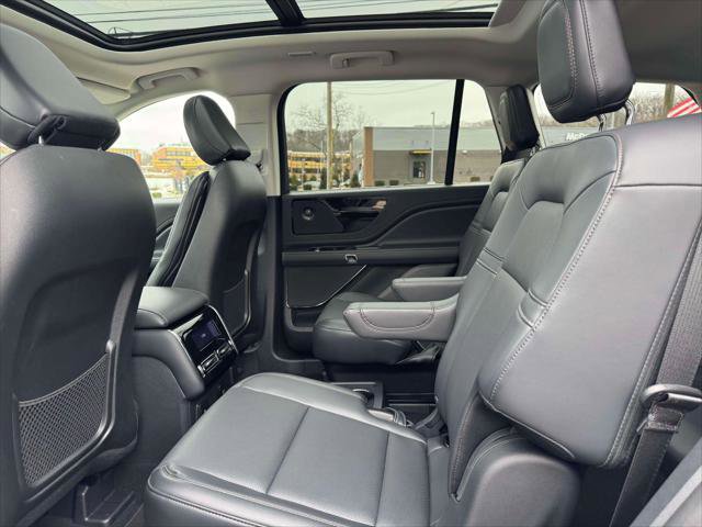 Used 2025 Lincoln Aviator AWD w/ Equipment Group 101A image 11