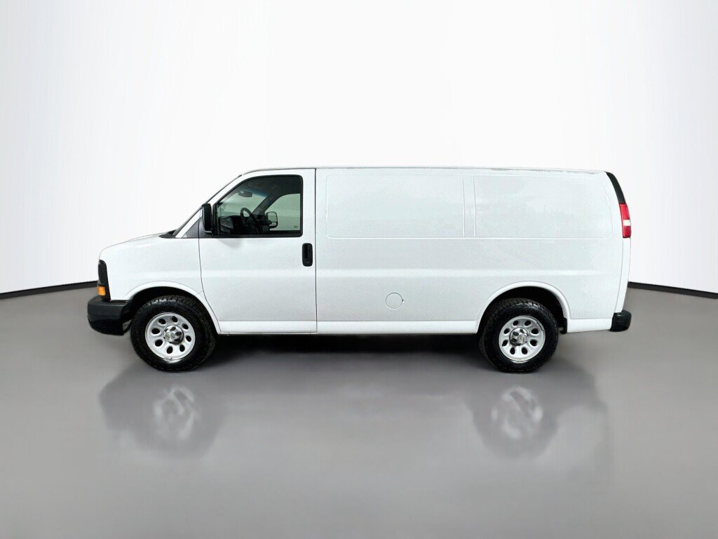 Used 2013 Chevrolet Express 1500 RWD image 2