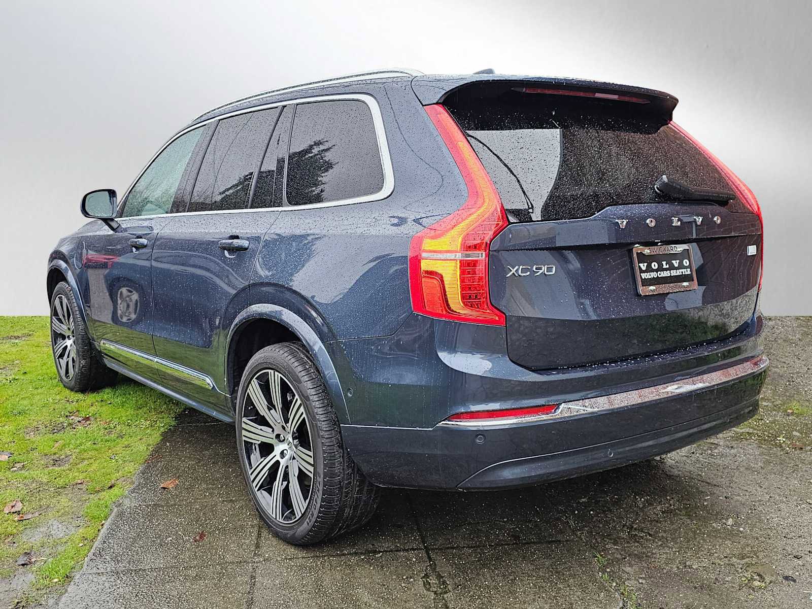 Used 2023 Volvo XC90 T8 Plus w/ Protection Package image 5