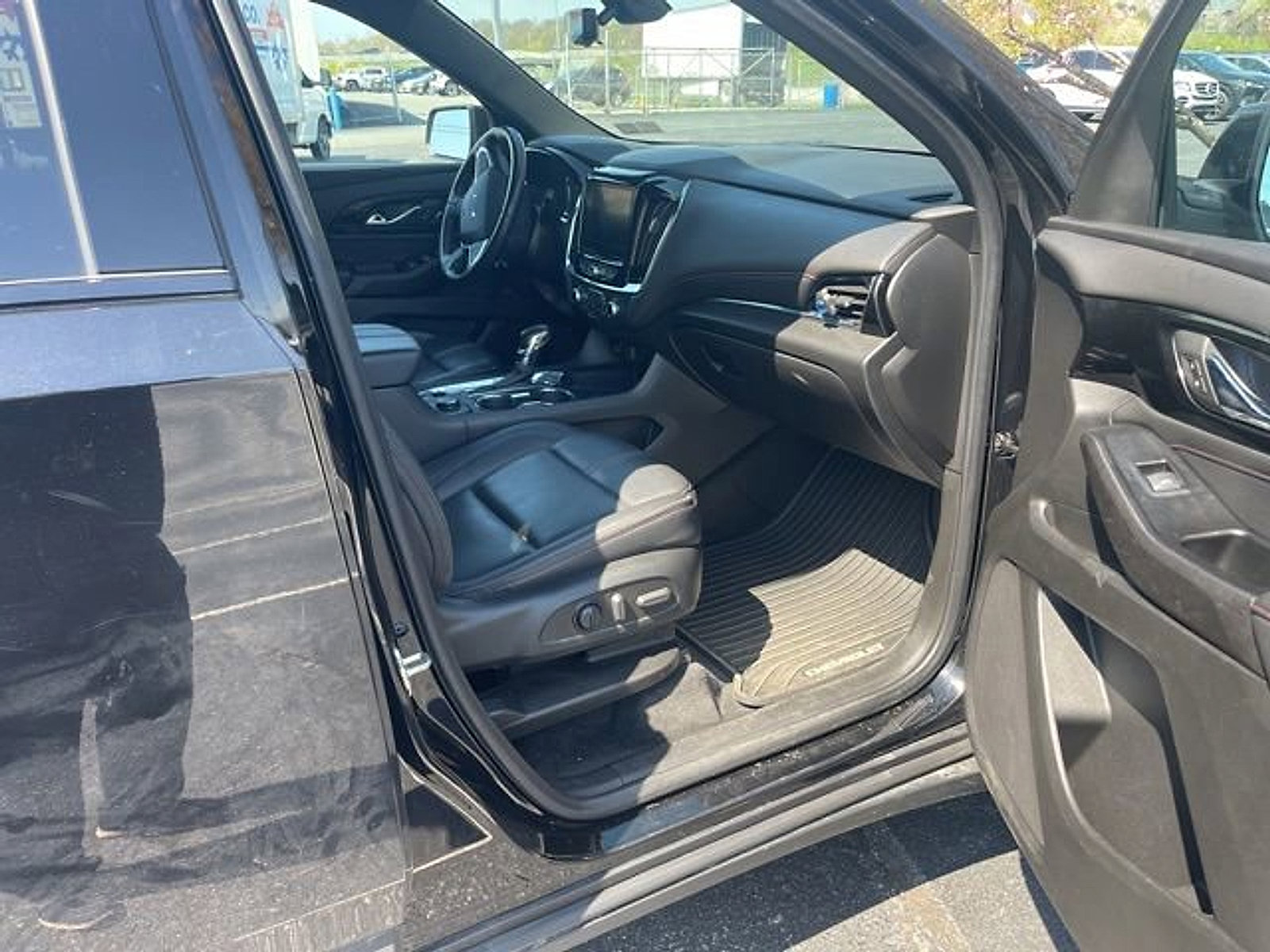Certified 2023 Chevrolet Traverse RS image 25